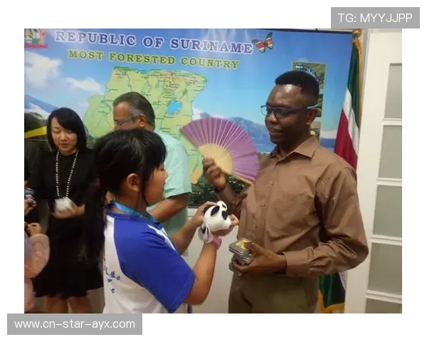 苏里南青少年足球夏令营持续火热，苏里南足球明星